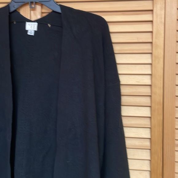 This is a long black sweater, no buttons.              a.n.d. e a w y size S - Picture 6 of 7